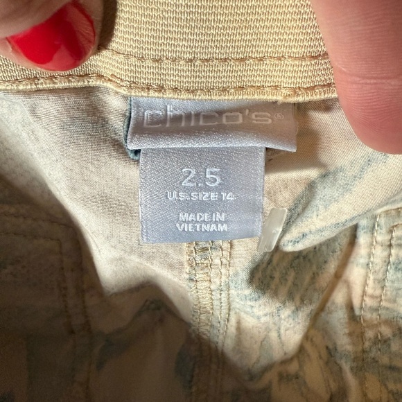 Chico’s cropped palm/safari print pants • Women’s size 14 - Picture 5 of 9